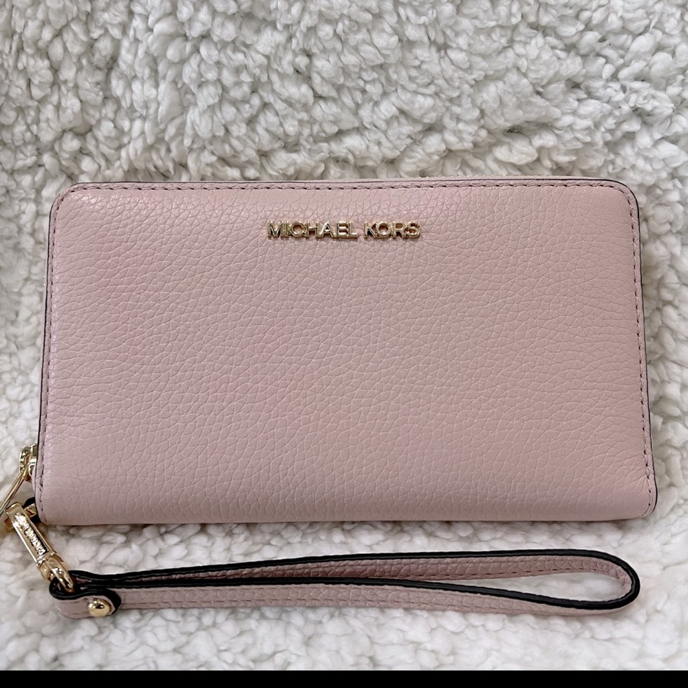 New Michael Kors Large Leather Smartphone Wristlet, Pink.